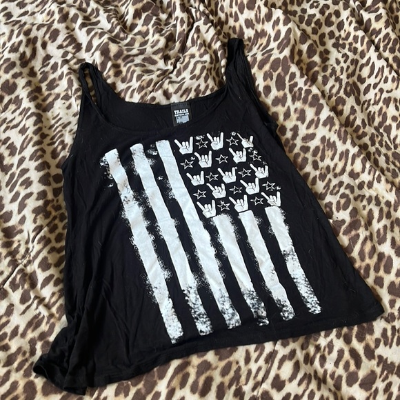 ✨5 for 25 Sale✨ Trails Country Clothing America Rocks 🇺🇸 - Picture 2 of 5